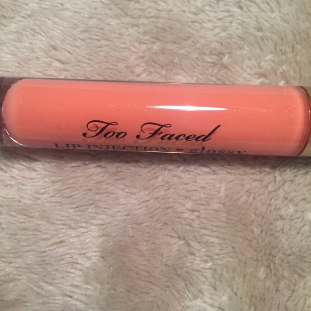 Too Faced Lip Injection Lip Gloss ๐ - Picture 4 of 7